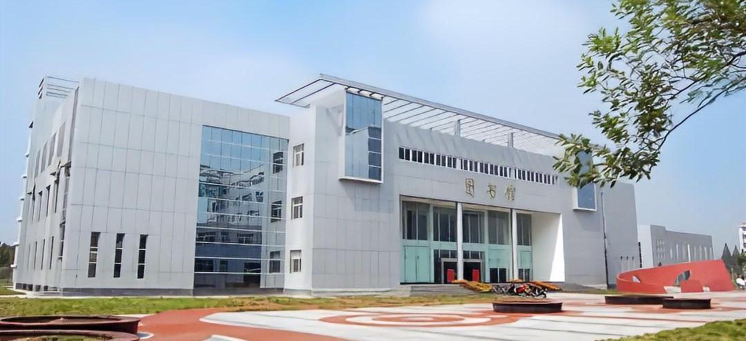 江汉艺术<a href=https://www.9951.cc/xuexiao/ target=_blank class=infotextkey>职业学院</a><a href=https://www.9951.cc/xuexiao/ target=_blank class=infotextkey>中专</a>部