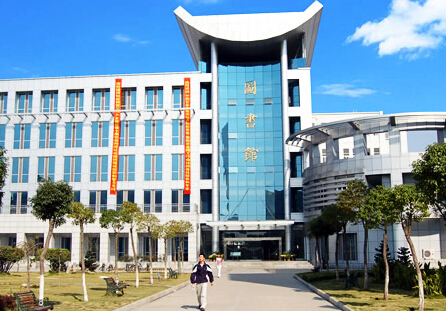 咸宁市商贸学校图书馆