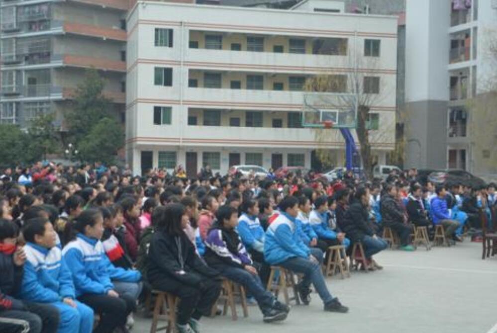  万源市黄钟职业中学校